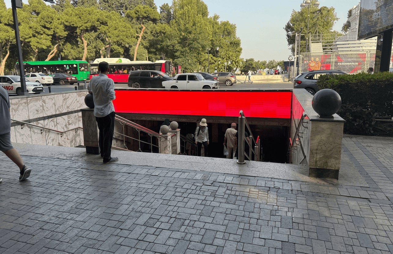 NLD 015, Neftçilər pr. Kukla teatrı