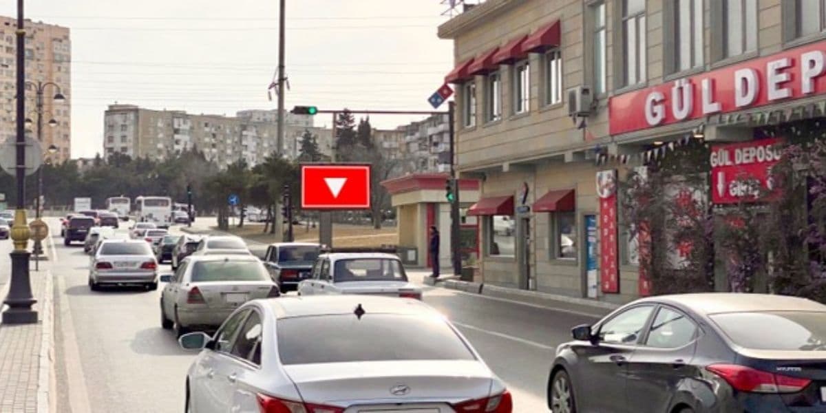 SL 125, Q.Qarayev m/st. çıxışı, Dominos Pizzanın yanı